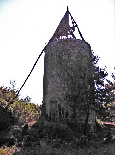 Ancien moulin à Champtier à St Romain de Benet - autre face