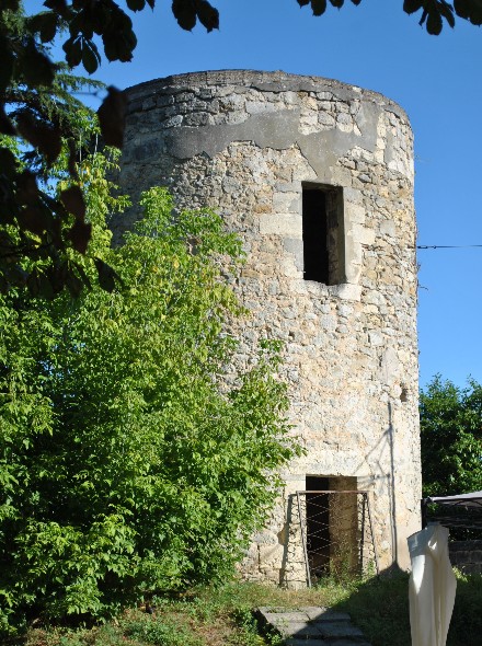 Ancien moulin tour rue Rémi Latouche - St Savin